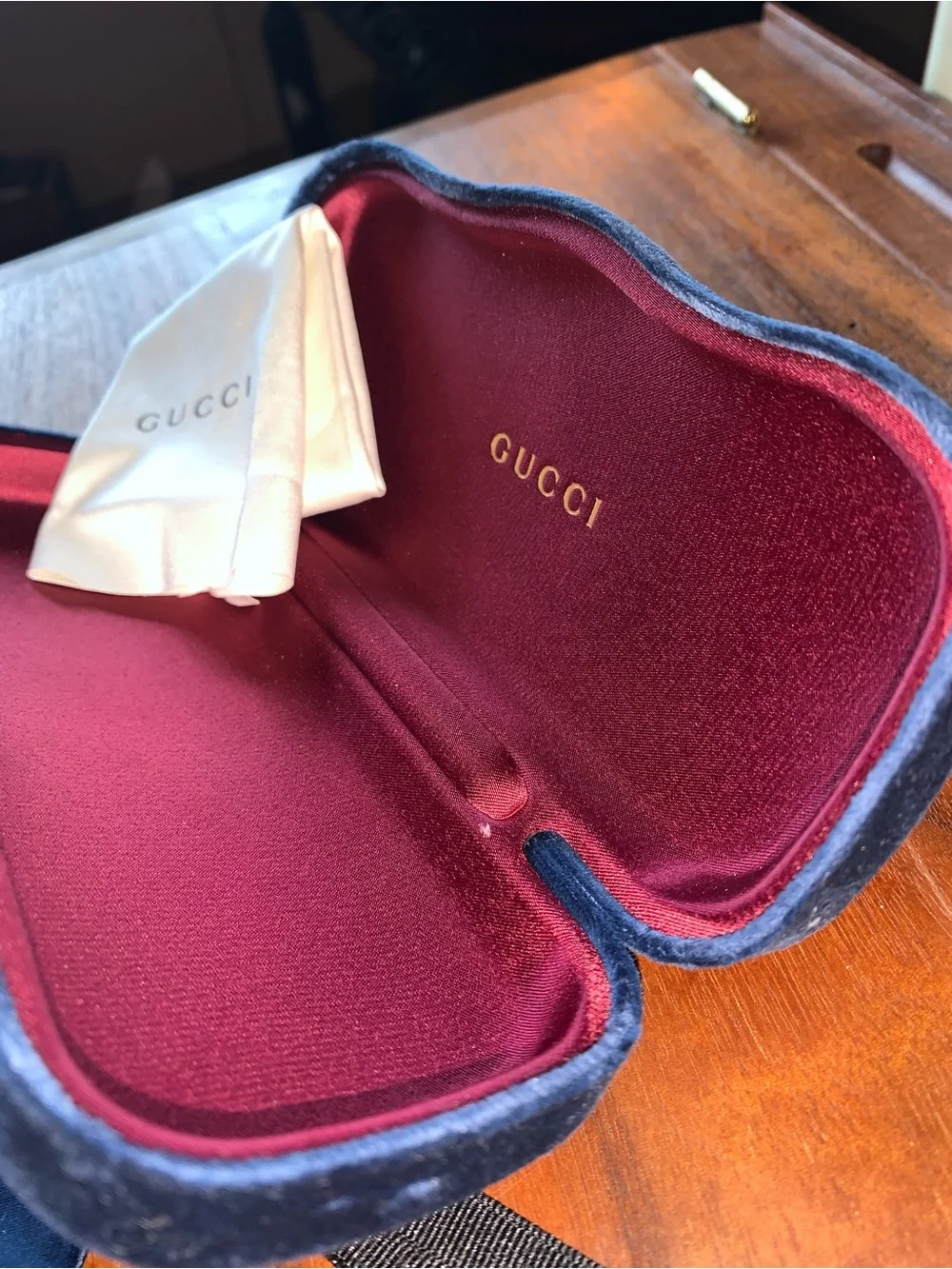 Gucci glasses case, velvet blue with cloth and dust bag